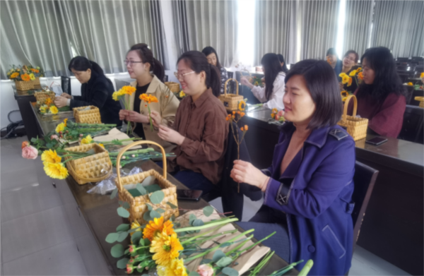 集團(tuán)舉辦“花意辰龍 靚麗女神”慶“三八”插花活動