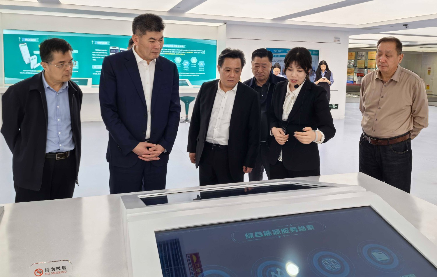 集團(tuán)聯(lián)合市能源事務(wù)中心赴國網(wǎng)山東綜合能源服務(wù)有限公司考察