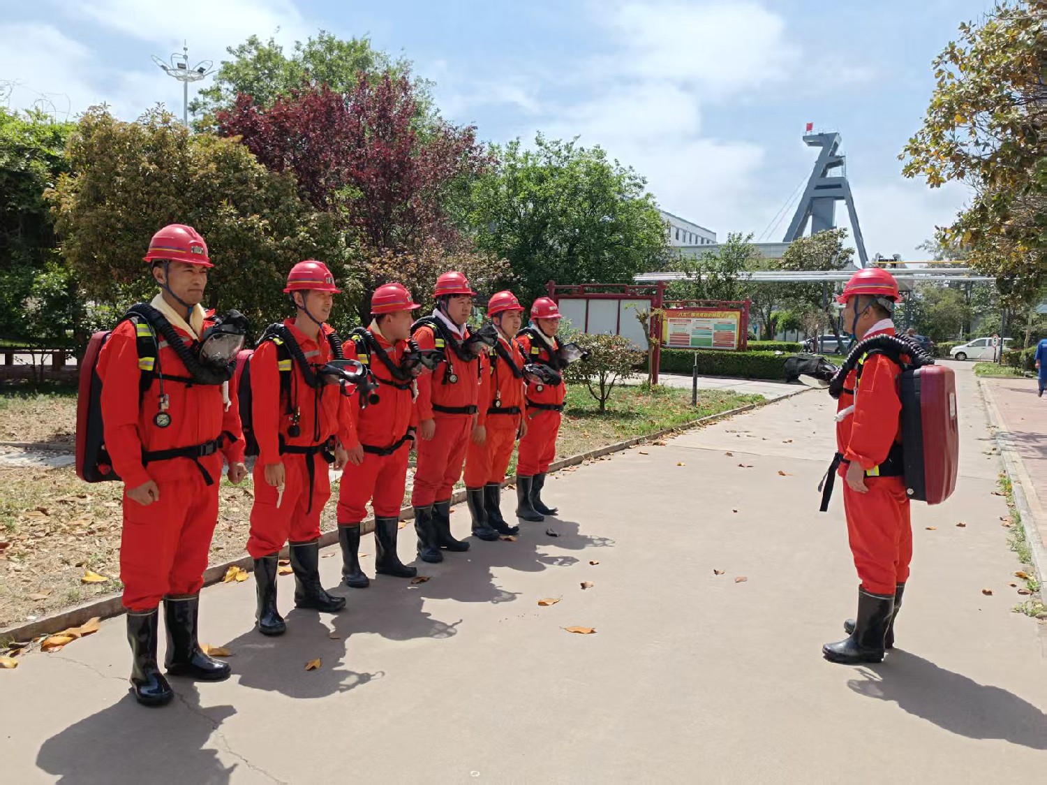 東大煤礦開展礦山救護隊標(biāo)準(zhǔn)化達標(biāo)集訓(xùn)